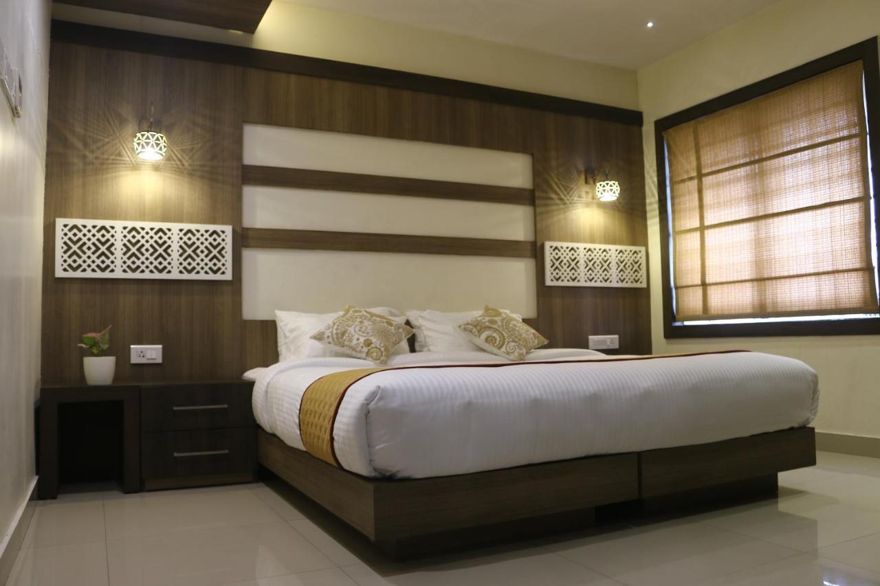 Hotel The Rubis Kottakkal Esterno foto