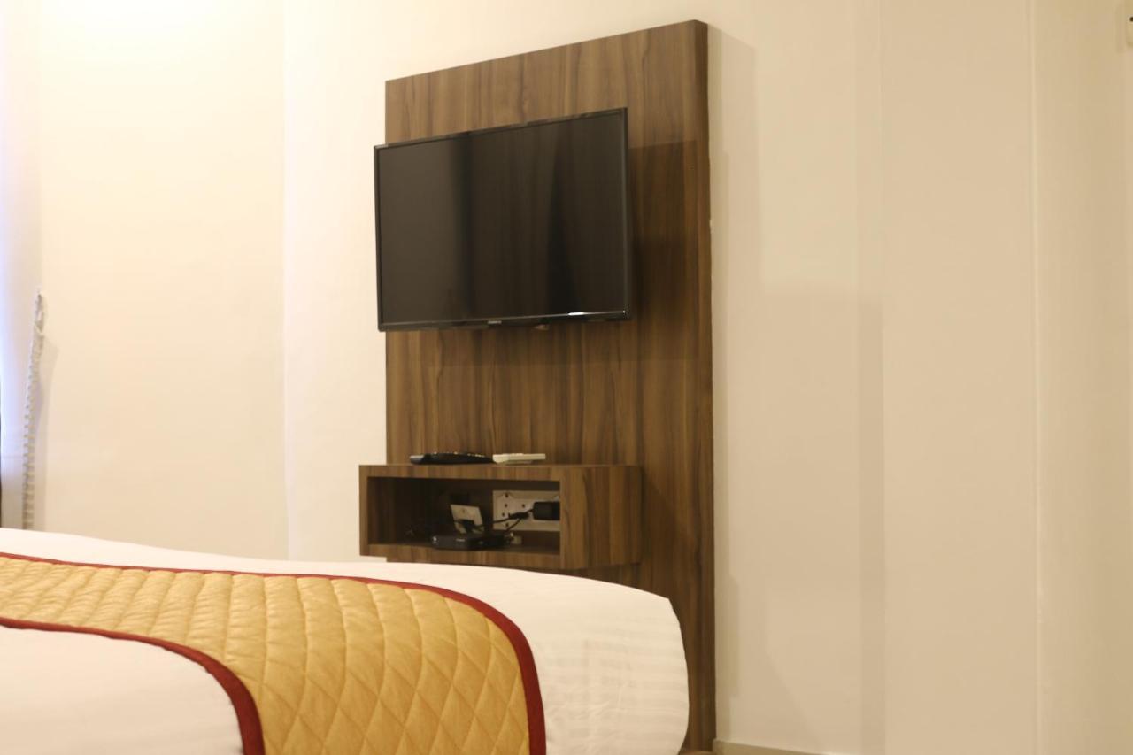 Hotel The Rubis Kottakkal Esterno foto