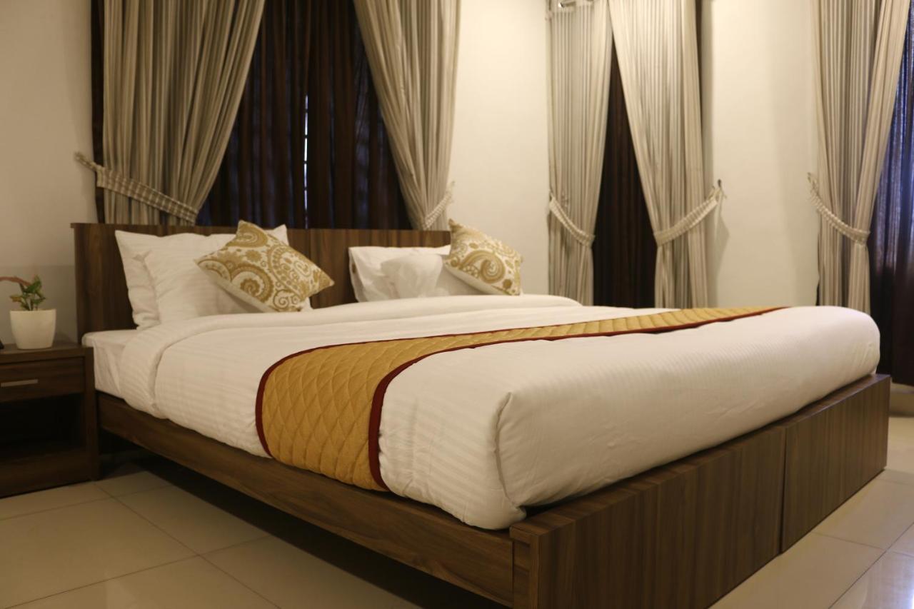 Hotel The Rubis Kottakkal Esterno foto
