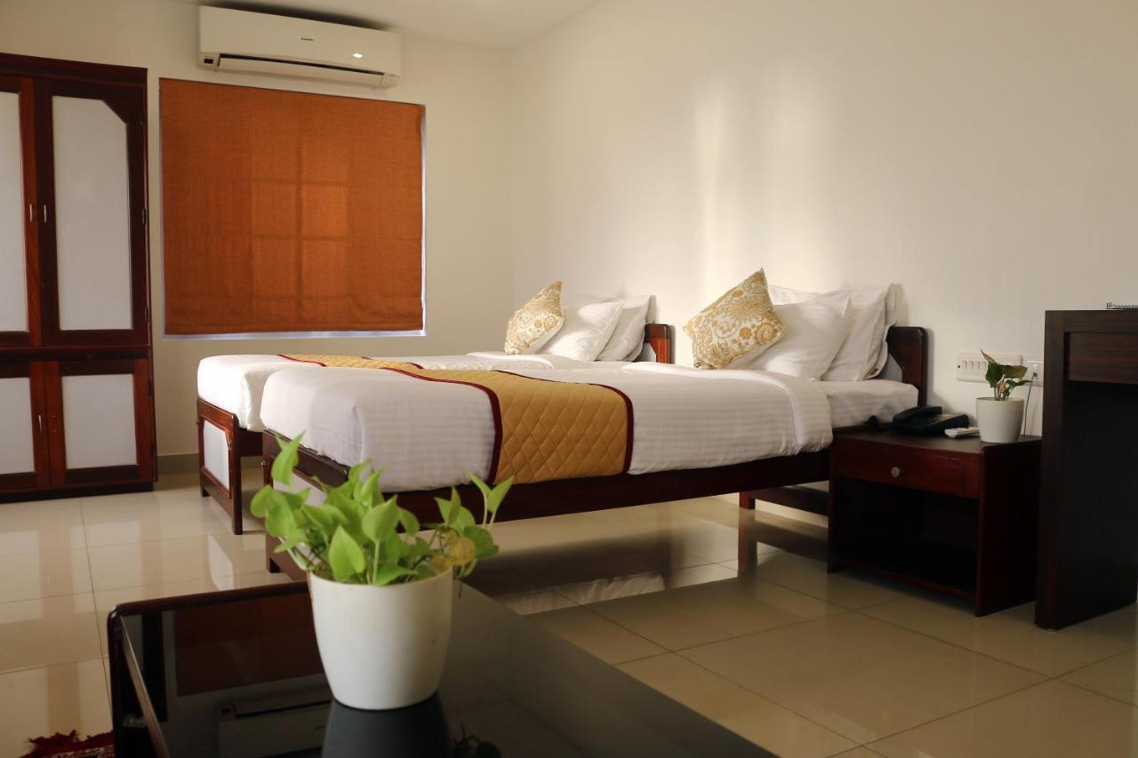 Hotel The Rubis Kottakkal Esterno foto