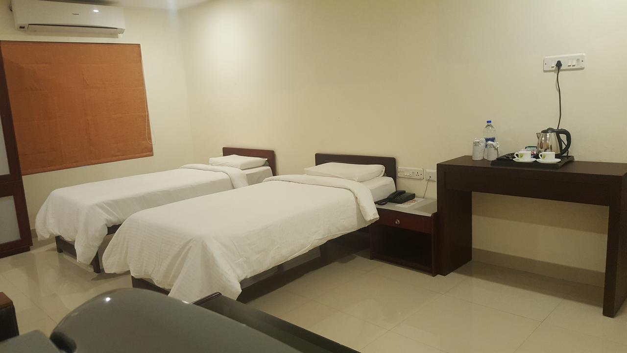Hotel The Rubis Kottakkal Esterno foto