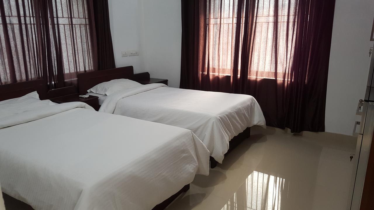 Hotel The Rubis Kottakkal Esterno foto